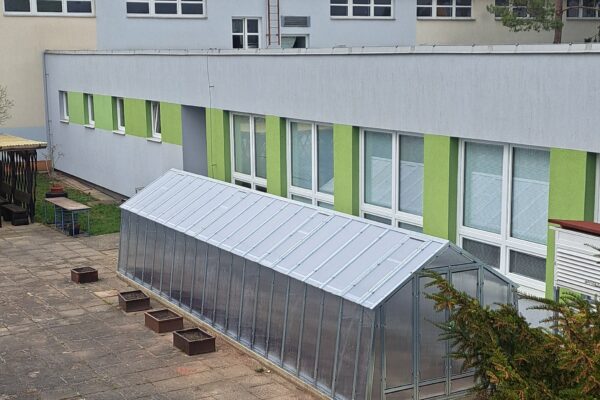 NOVÝ SKLENÍK PRO ZŠ KLIMKOVICE