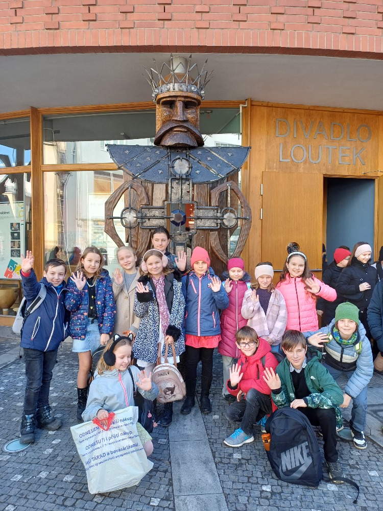 NÁVŠTĚVA DIVADLA LOUTEK V OSTRAVĚ ŽÁKY 4. A 5. ROČNÍKU