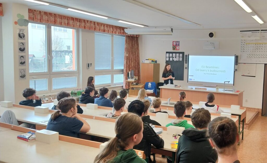 Z LAVIC K LASERŮM: INSPIRATIVNÍ SETKÁNÍ S NAŠÍ ABSOLVENTKOU